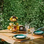 Bubble Tent & Private Wellness Schloss *