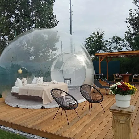 Роскошный шатер Bubble Tent & Private Wellness Schloss *