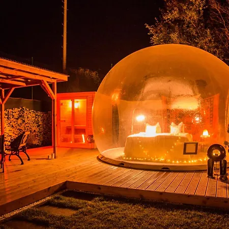 Bubble Tent & Private Wellness Schloss *
