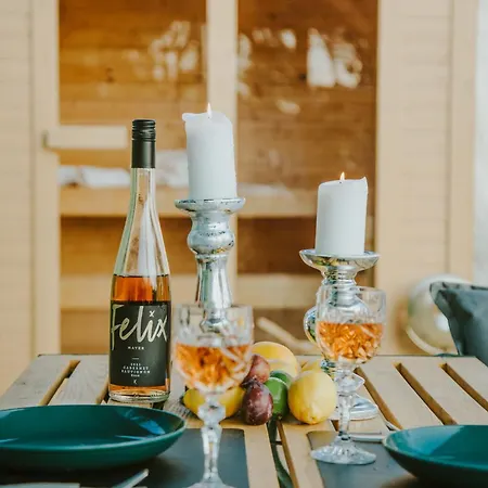 Lyxtält Bubble Tent & Private Wellness Schloss