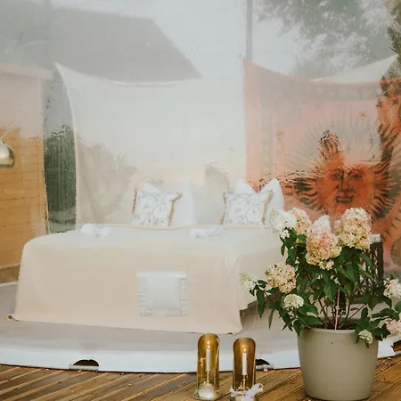 Campismo de Luxo Bubble Tent & Private Wellness Schloss Krugsdorf