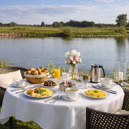 Bubble Tent & Private Wellness Schloss *