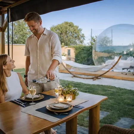 Lyxtält Bubble Tent & Private Wellness Schloss